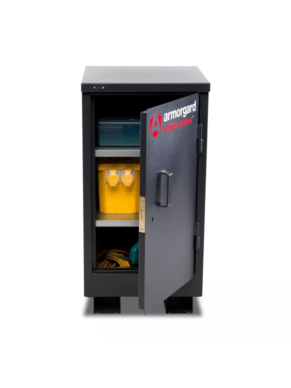 Lockable steel storage cabinet with adjustable internal shelving