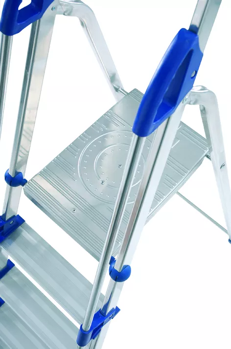 Close-up of non-slip platform step on aluminium ladder with blue fittings.