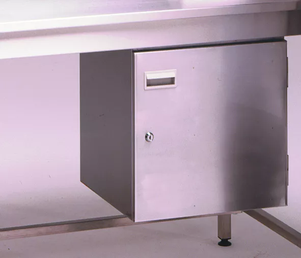 QMP Stainless Steel Workbench with Low Shelf – Hygienic & Practical Workspace