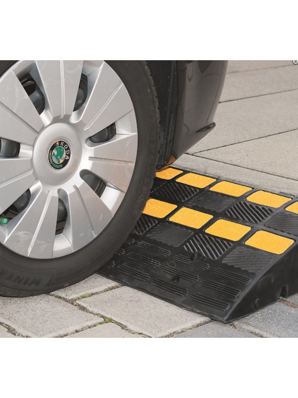 Traffic Line Kerb Ramp - Effective & Safe Kerb Mounting