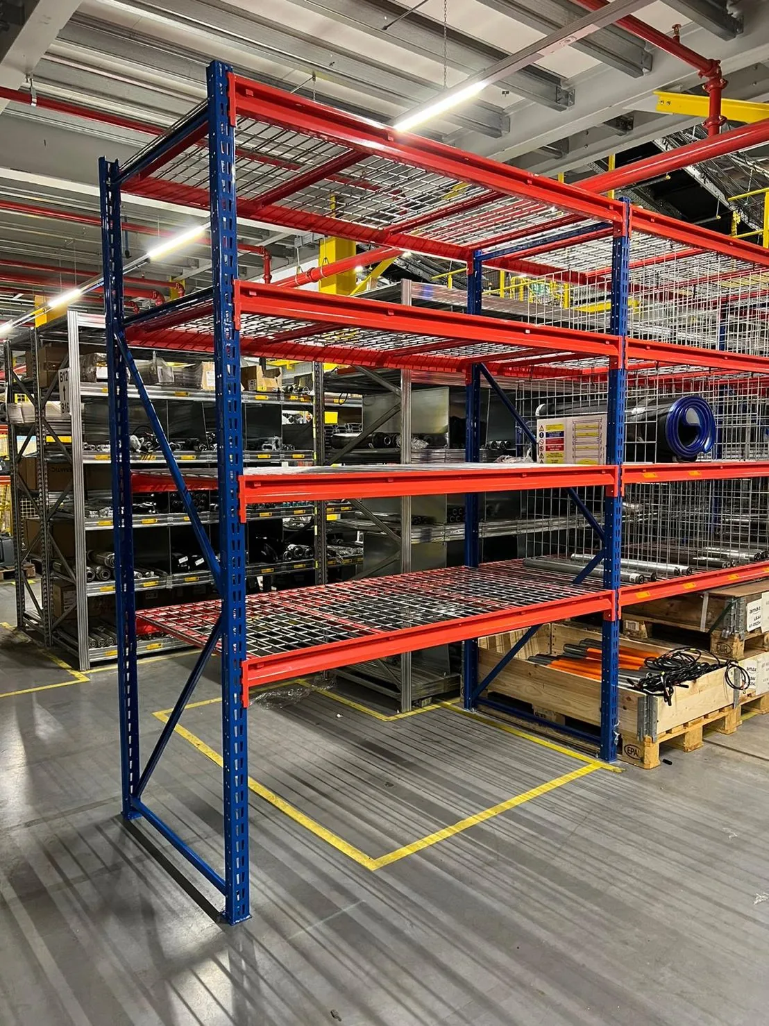 ANCO TS Longspan bay with wire mesh decking and dividers for industrial component storage